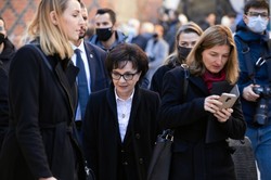 Pracodawcy sprawdzą szczepienia? Witek i Morawiecki zapraszają opozycję do rozmów