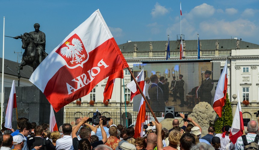 Tłumy przed Pałacem Prezydenckim