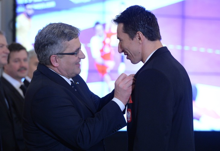 Prezydent Bronisław Komorowski odznaczył polskich piłkarzy ręcznych