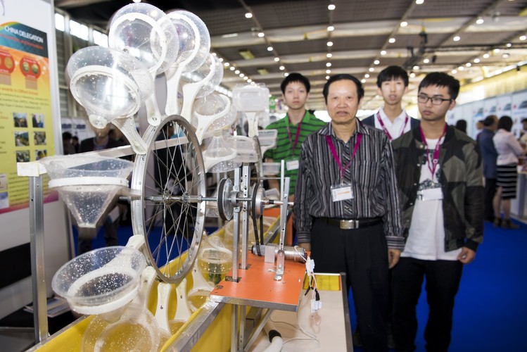 Grupa naukowców z Chin zaprezentowała wynalazek służący do produkcji energii elektrycznej. <br><br>fot. EPA / JEAN-CHRISTOPHE BOTT