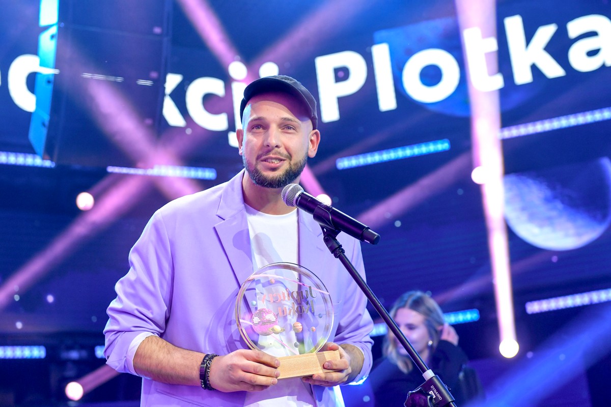 W środę zdjęcia Macieja Peli, który bawił się na randce w towarzystwie celebrytki znanej z programu "Love Never Lies"