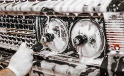 Poloneza nie wymyślili Polacy, prototypy przyjechały z Turynu. Jeden z nich właśnie 'ożywa'