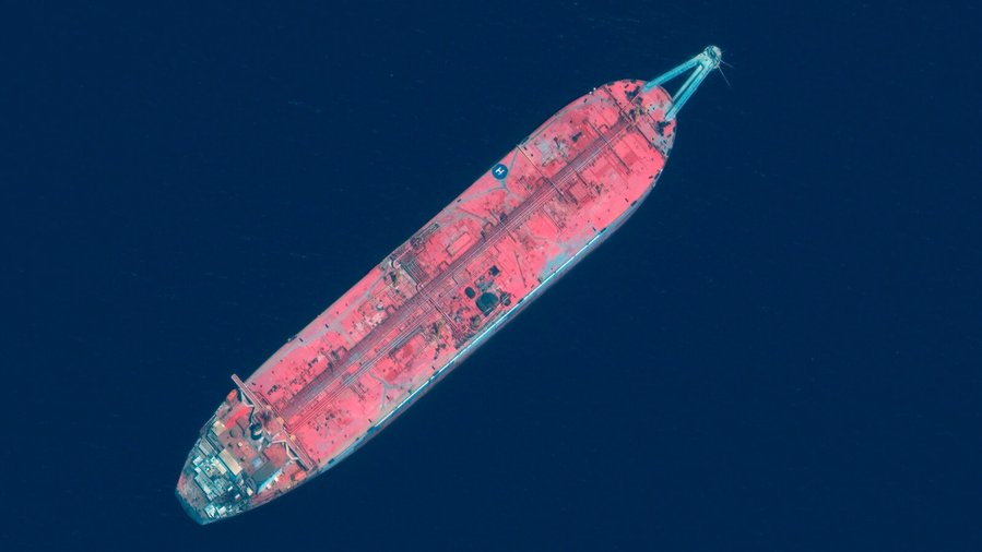 Zdjęcie satelitarne opuszczonego tankowca