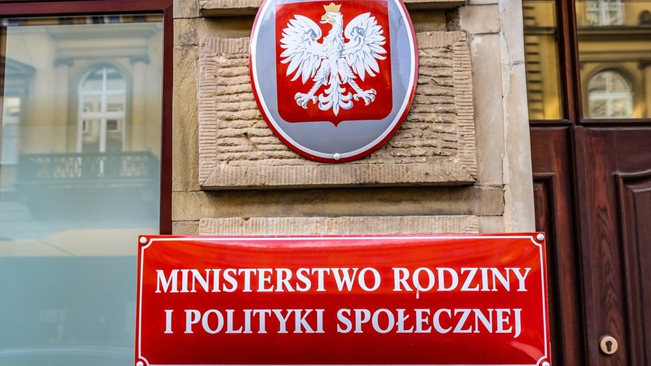 Świadczenie opiekuńcze zostanie zlikwidowane. Co z pieniędzmi?