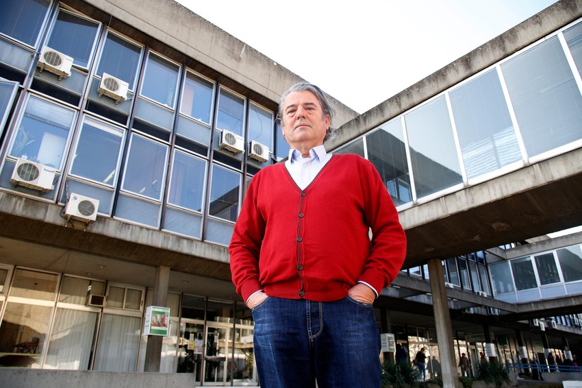 Radivoj Mrđa ispred bivšeg radnog mesta