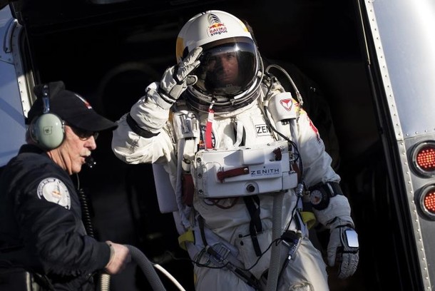 red bull stratos4