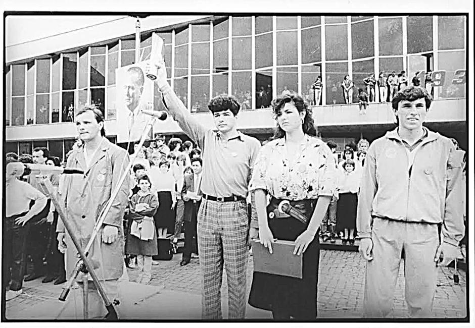 Branko Božović bio je 1987. perspektivni fudbaler, kapiten omladinske reprezentacije, i pripala mu je čast da nosi štafetu kroz svoj grad