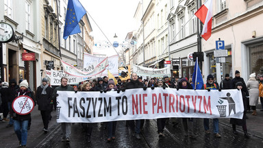 Marsz "antyfaszystowski" w Krakowie. Uczestnicy wskazywali na "śmiertelne niebezpieczeństwo"
