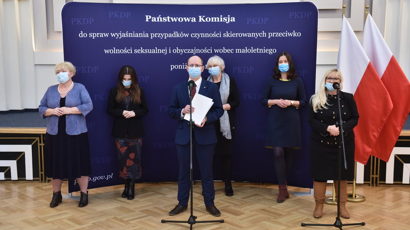 Konferencja komisji ds. pedofilii