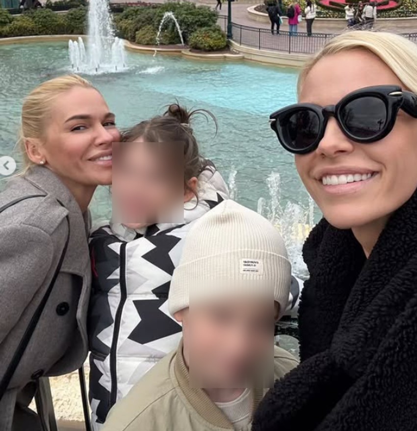 Nataša Bekvalac sa porodicom u Diznilendu