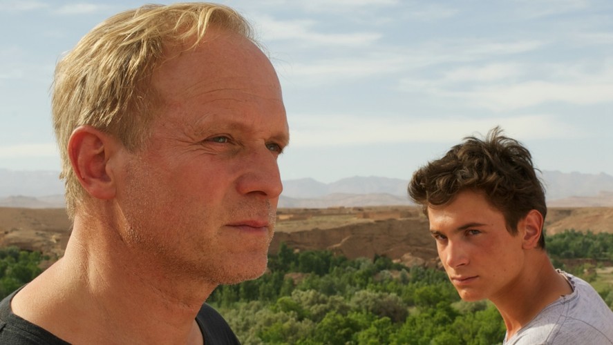 Jeśli poszukujecie filmów z wielkimi nazwiskami, na festiwalu nie zabraknie także takich propozycji. Warto ich poszukać, bo z pewnością nie wszystkie trafią później na ekrany kin. Swoje nowe dzieło <b>„Opuścić Marrakesz” (na zdjęciu)</b> zaprezentuje <b>Caroline Link</b>, laureatka Oscara za „Nigdzie w Afryce”. Tym razem opowie o trudnej relacji między dorastającym chłopakiem a jego ojcem, wybitnym reżyserem teatralnym. Koniecznie zobaczyć trzeba także <b>„Nadużycie słabości” Catherine Breillat</b>. Scenariusz został oparty na życiowych doświadczeniach reżyserki, która w 2004 roku po udarze została częściowo sparaliżowana. W roli głównej Isabelle Huppert.