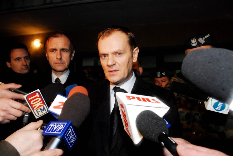 Premier Tusk na miejscu tragedii zapewnił, że rodziny ofiar zostaną otoczone opieką
