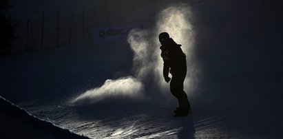 Wypadek snowboardzisty. Zderzył się z autobusem