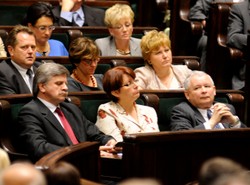 PiS straszy i chroni nas przed Niemcami