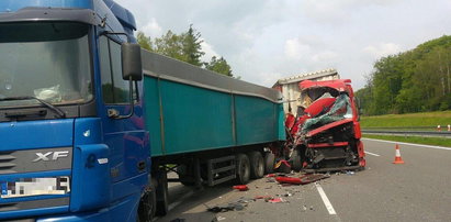 Groźne zderzenie tirów na A4. Zawiniła nieuwaga?