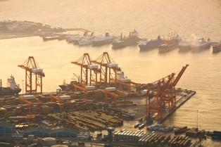 Rodowe srebra pod młotek? Grecja chce sprzedać Pireus Chinom