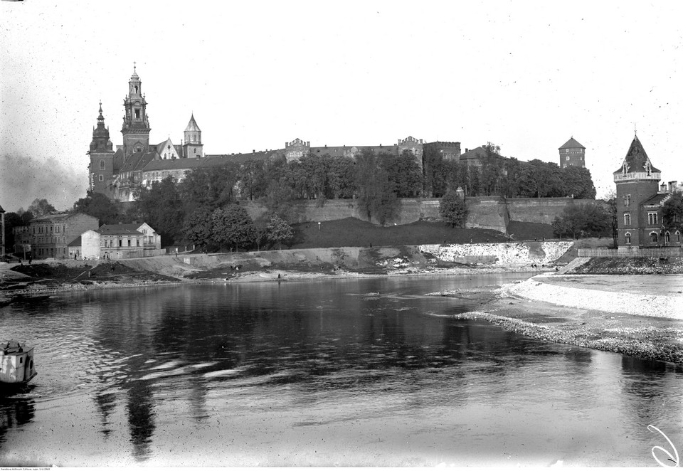Wawel w Krakowie.  Widok od strony Wisły (1925-35)