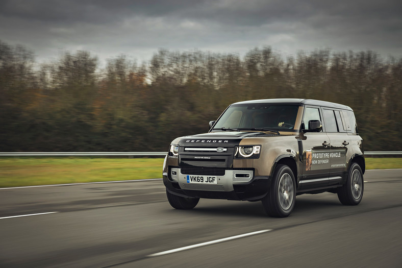 Land Rover Defender 