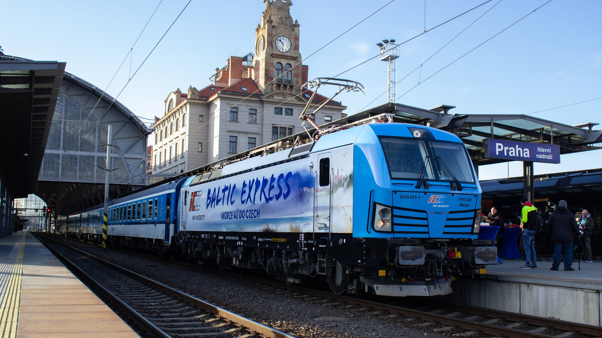 Krádež káblov v Prahe spôsobila kolaps železničnej dopravy.