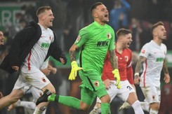 Sensacja! Lewandowski strzelił gola, ale z wygranej cieszyli się Gikiewicz i Gumny