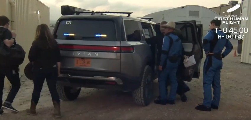 Bezos i drugi putnici kreću na put do kompleksa za lansiranje