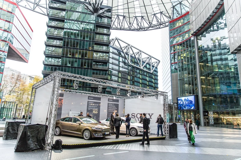 Ford Mondeo Vignale z systemem Sony: pokaz w Berlinie. Wersja seryjna i prototyp.
