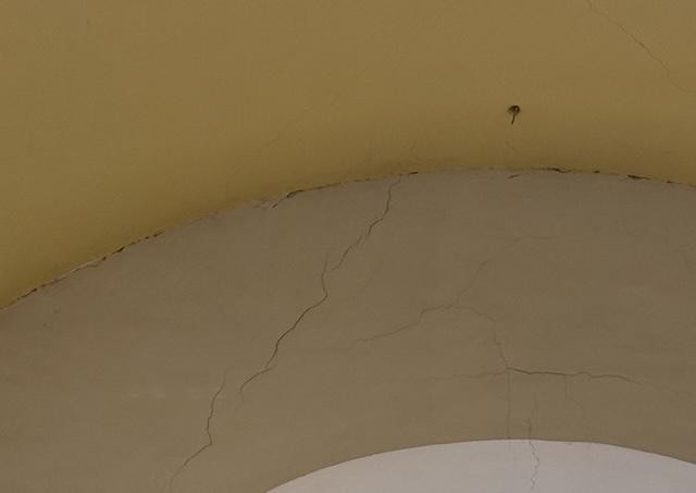 Zemetrasenie poškodilo 350-ročný katolícky kostol v obci Báč.