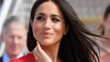 Suknia za ponad milion, kolczyki za 20 tys. Meghan Markle od razu pokochała styl księżniczek. Oto jej najdroższe kreacje 