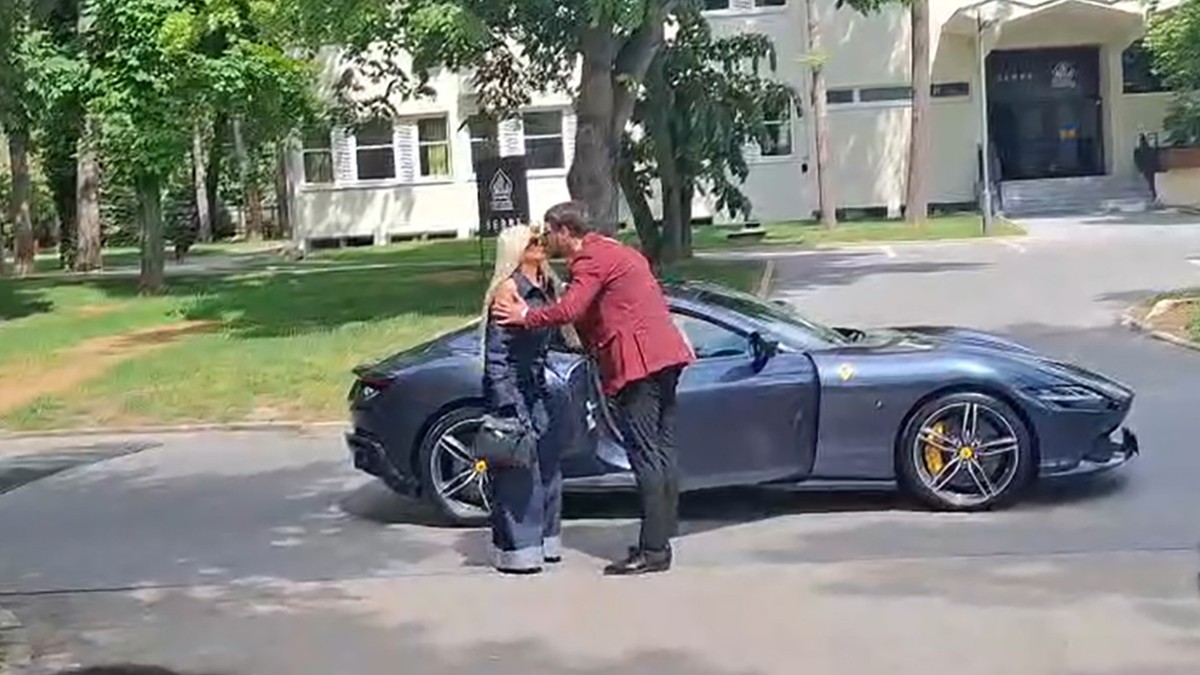Dara Bubamara sa dečkom