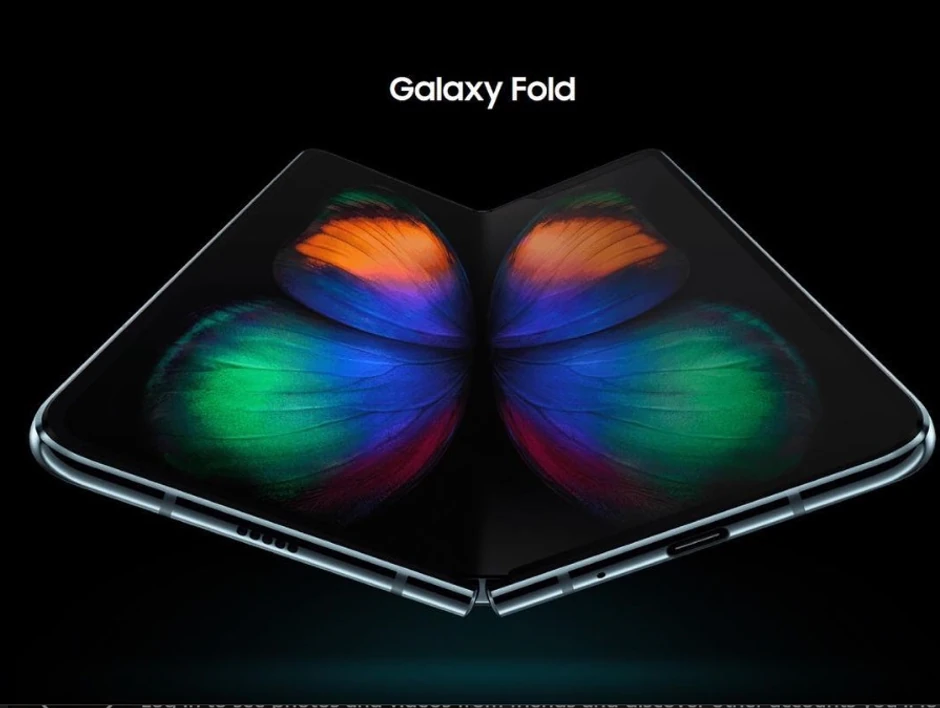 Telefon ima dve baterije i dva ekrana