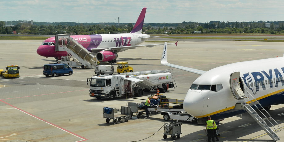 W latach 2005-2015 niekwestionowaną pozycję liderów zapewniły sobie tanie linie lotnicze - Ryanair i Wizzair