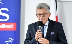 Awantura na spotkaniu z Piotrowiczem. Jeden z uczestników spisany przez policją, nazwał polityka PiS 'komunistycznym prokuratorem'