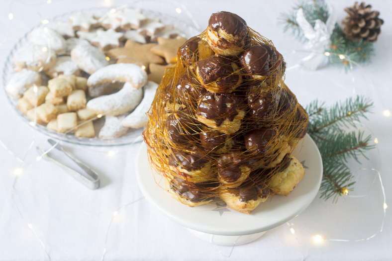 Croquembouche, czyli tradycyjny francuski deser