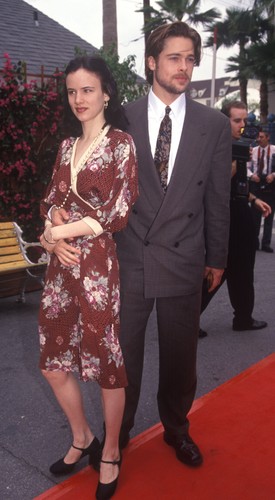 Brad Pitt i jego ówczesna dziewczyna Juliette Lewis w 1993 roku