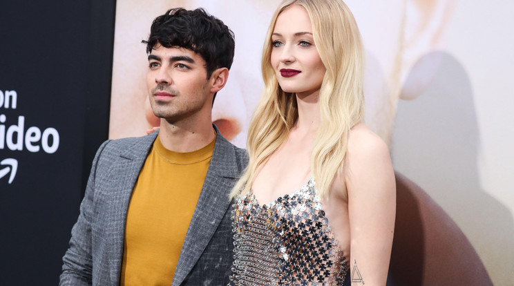 Joe Jonas felesége, Sophie Turner már nem takargatja pocakját /Fotó: Northfoto