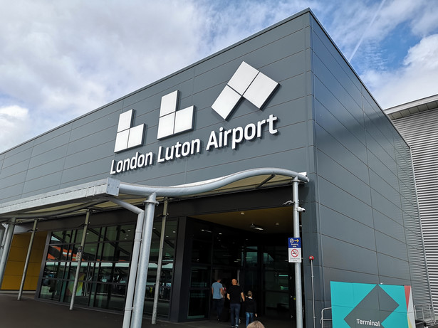 Lotnisko w Luton odwołało wszystkie loty