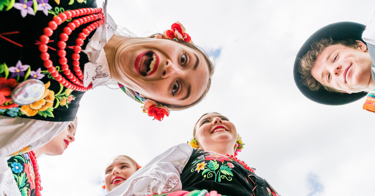 Folklor Polski: ciekawe miejsca, stroje ludowe, sztuka ludowa, święta i  tradycje - Podróże