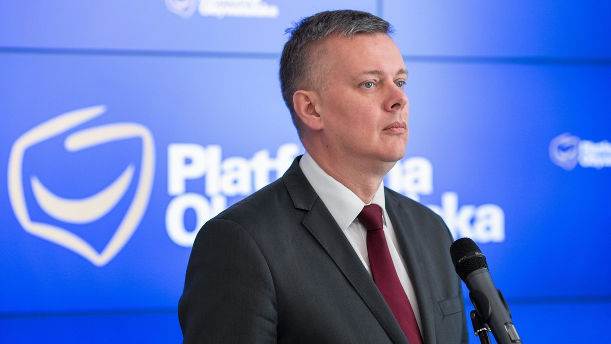 Tomasz Siemoniak (PO) ocenił dziś, że powołanie na stanowisko prezesa Telewizji Polskiej Jacka Kurskiego oznacza, że w TVP "będzie propaganda jednej strony". Zdaniem Iwony Śledzińskiej-Katarasińskiej (PO) Kurski nie jest "twarzą, która odnowi telewizję publiczną".