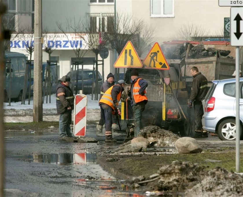 Drogowcy walczą z dziurami