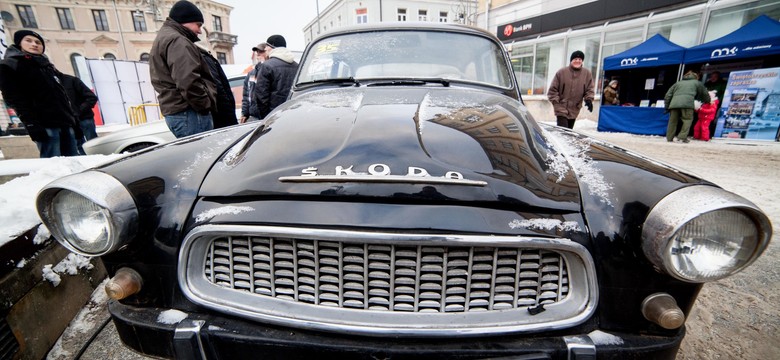 Najciekawsze licytacje WOŚP. Zabytkowa skoda octavia i pióro Lecha Kaczyńskiego