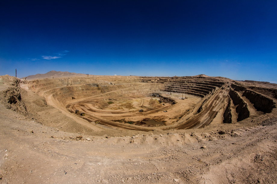 Odkrywkowa kopalnia miedzi Sierra Gorda w Chile.