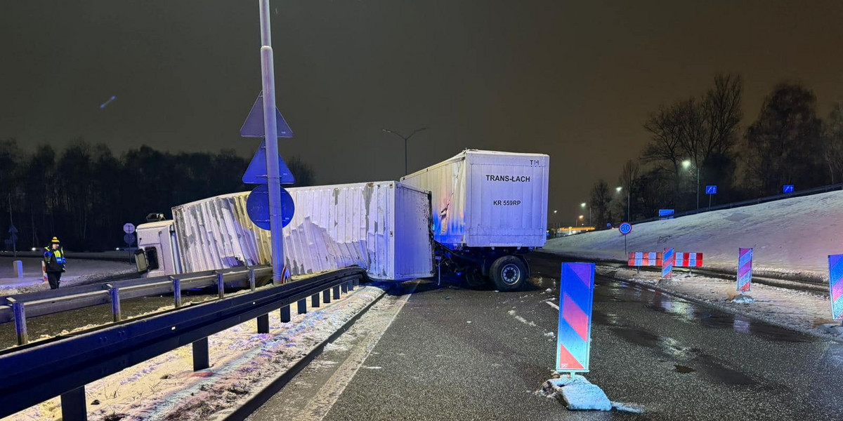 Wypadek na DTŚ-ce w Katowicach. Drogę blokują dwa TIR-y.