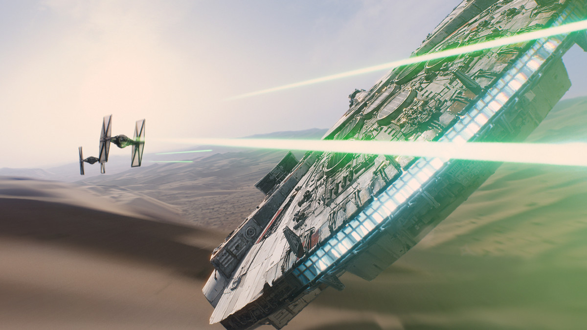 W sieci pojawiły się nowe zdjęcia z planu filmu "Star Wars: Episode VIII". Widać na nich między innymi Sokoła Millennium. Premiera "Star Wars: Episode VIII" zaplanowana jest na 14 grudnia 2017 roku.