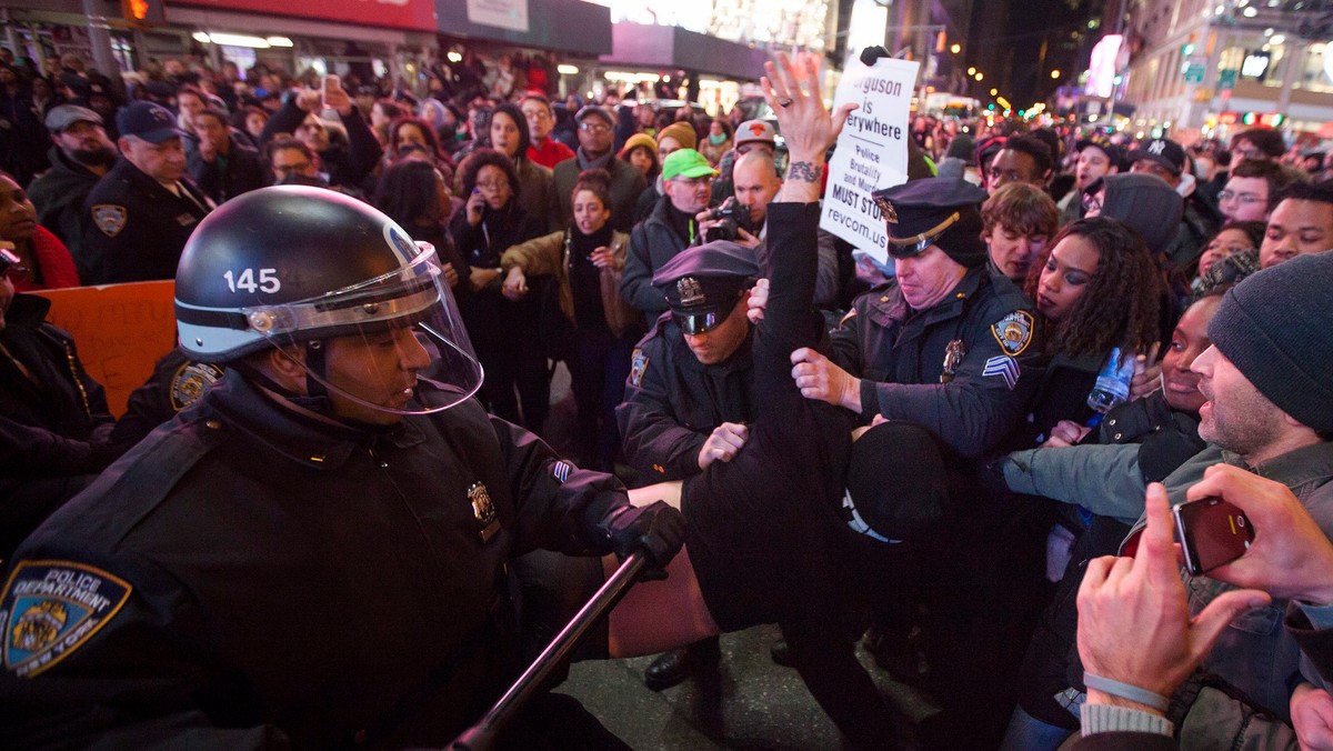 W USA trwają protesty przeciwko brutalności policji. W samym tylko Nowym Jorku demonstrowało wczoraj wieczorem czasu lokalnego ponad 2 tysiące ludzi.