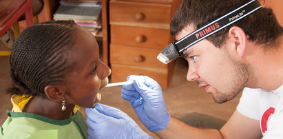 Niezwykła przygoda poznańskiego stomatologa: leczyłem zęby Kameruńczykom