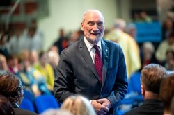 Macierewicz: Podkomisja będzie działać. Decyzje nowego szefa MON są bezprawne