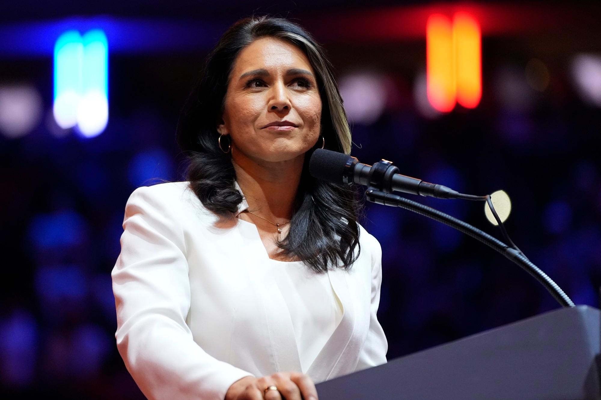 Trump navrhol bývalú demokratku Tulsi Gabbard za šéfku tajných služieb.