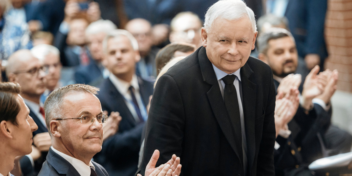 Prezesowi PiS ufa 40,8 proc. respondentów (o 3,7 pkt proc. więcej niż we wrześniu). To najlepszy wynik tego polityka od pierwszego badania z listopada 2015 r. Brak zaufania wobec Kaczyńskiego ma 52,6 proc. Polaków. 