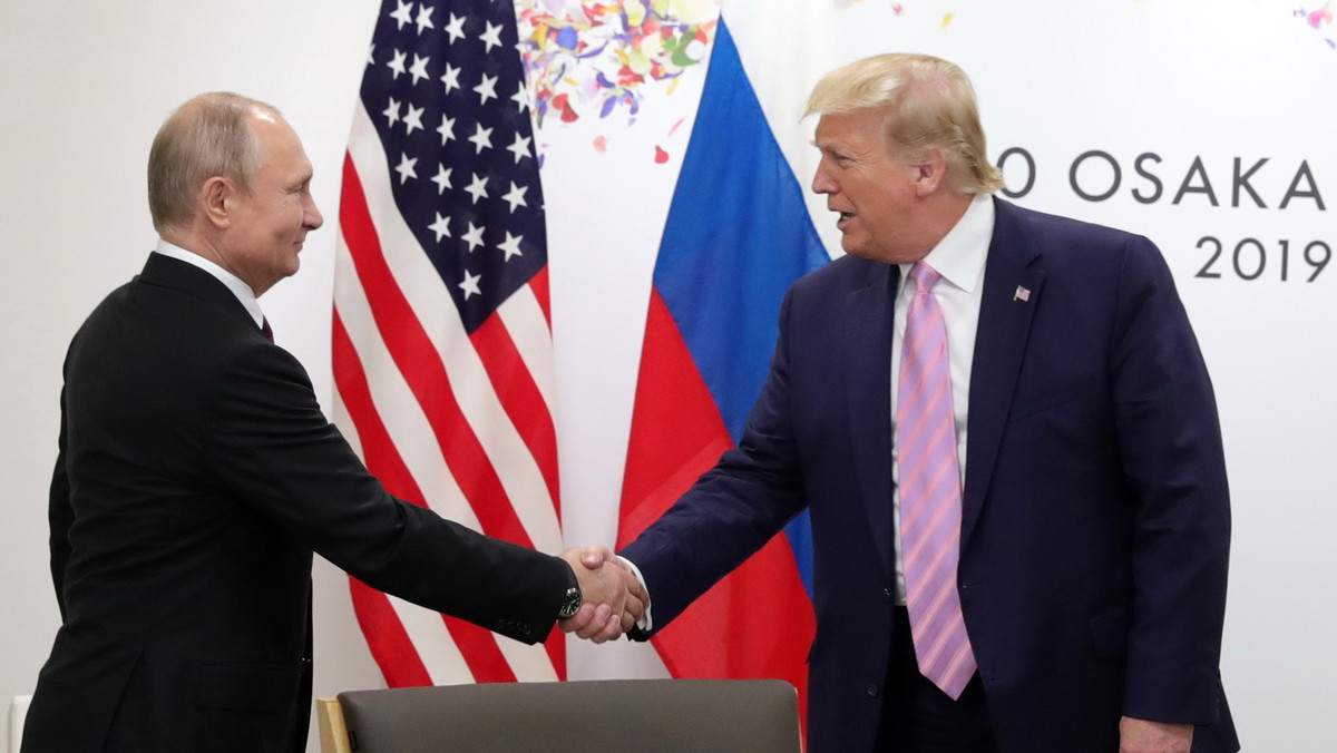 Prezydent USA Donald Trump i prezydent Rosji Władimir Putin rozpoczęli dziś dwustronne spotkanie w kuluarach szczytu przywódców grupy G20 w japońskiej Osace. Wśród możliwych tematów wymienia się handel, kontrolę zbrojeń i denuklearyzację Korei Płn.