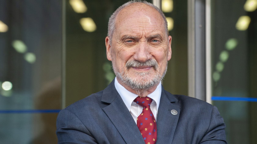 Macierewicz zapowiada publikację raportu smoleńskiego